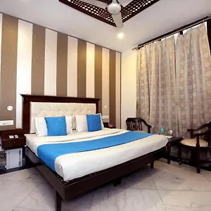 Vaccinated Staff- Oyo 3987 Multitech Hotel