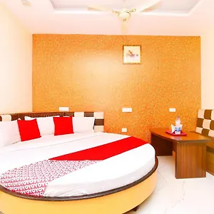 Oyo Flagship 5375 White House Hotel