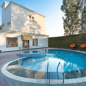 Hotel Country & By Radisson Zirakpur, Chandīgarh